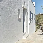 Tinoshomelidays Residences * Venardatos